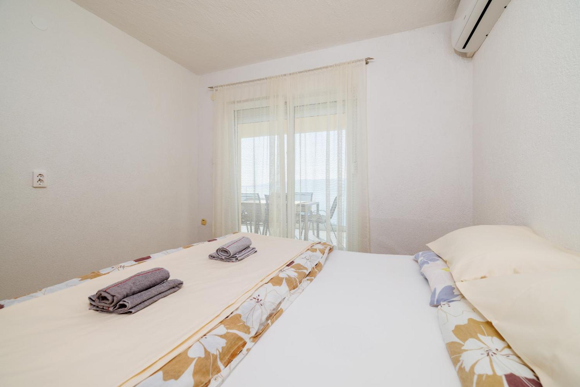 Apartmani Tijana Novi Vinodolski Exteriör bild